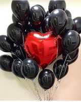 Черные шары с большим сердцем готовый букет из шаров