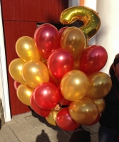 Воздушные шары красные и желтые надутые гелием
