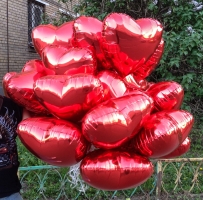 Большой букет из фольги шаров сердца надутый гелием