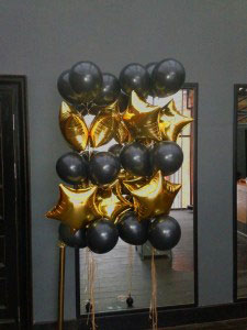 Стойка из латексных и фольгированных шаров