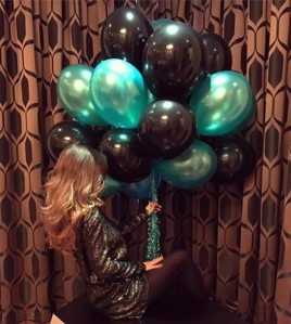 Шары двух цветов черный мятный блеск металлик