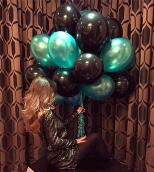 Шары двух цветов черный мятный блеск металлик