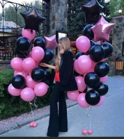 Готовый букет из двух связок розовый , черный .