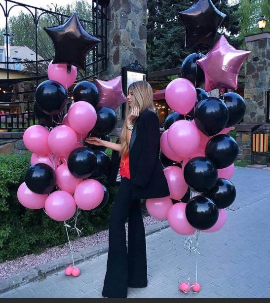 Готовый букет из двух связок розовый , черный .